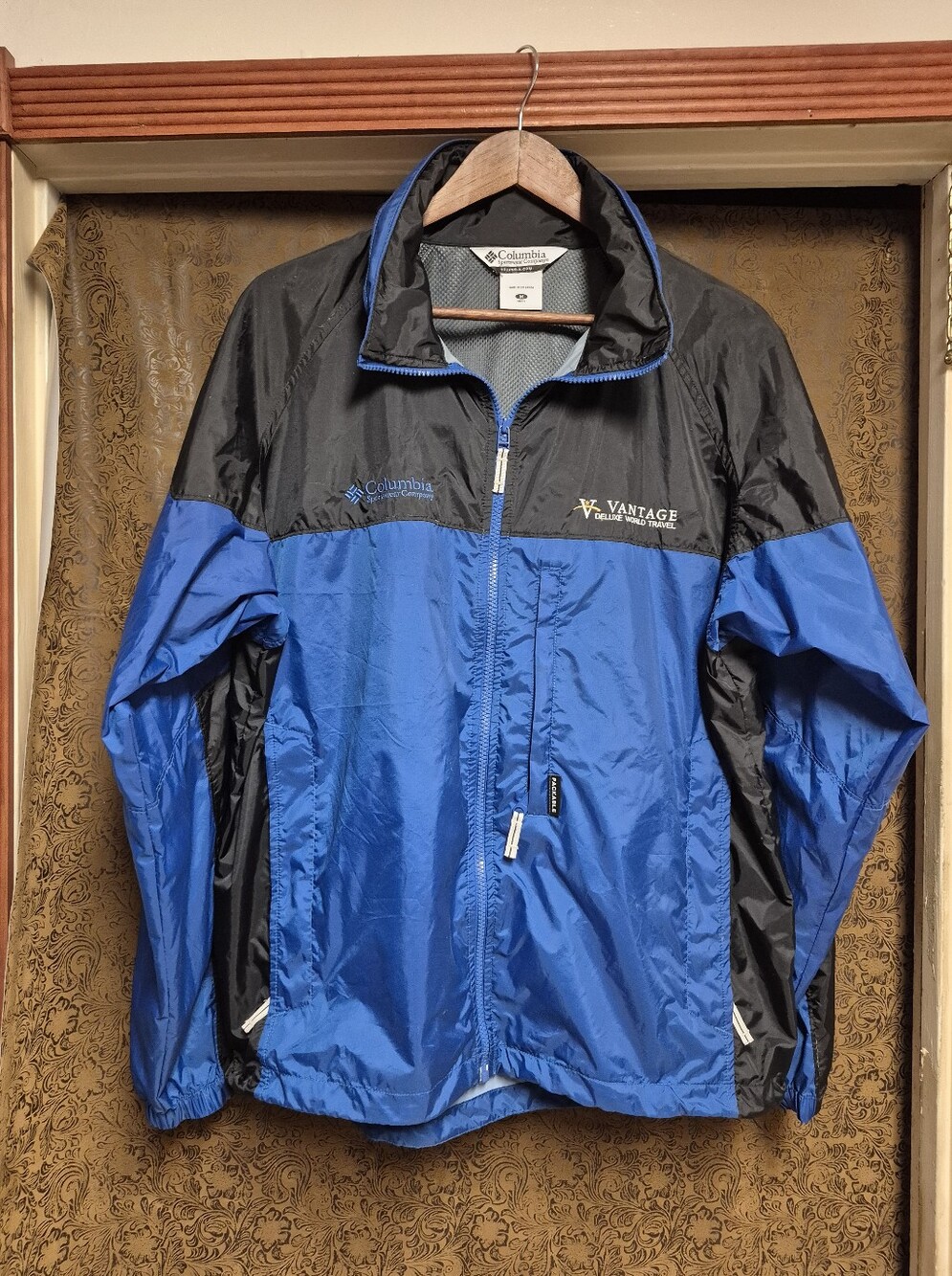 Columbia Vantage Men's Blue and Black Packable Windbreaker